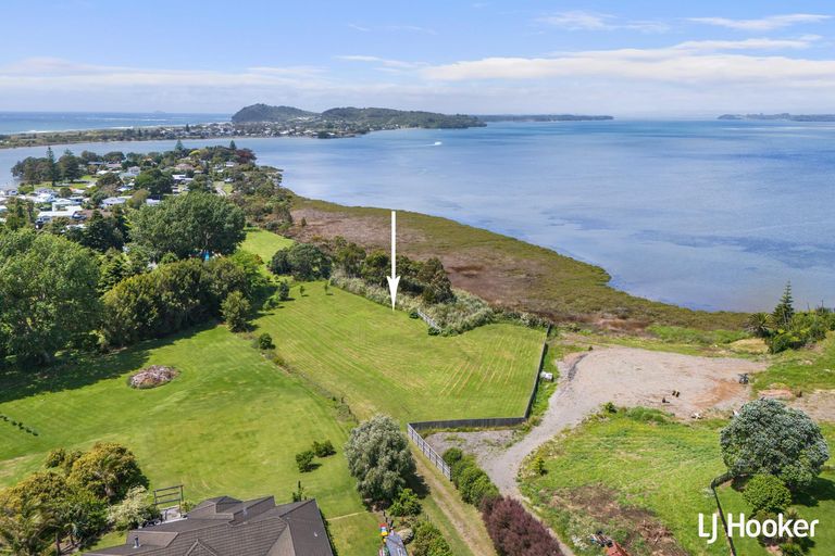 Photo of property in 61 Athenree Road, Athenree, 3177