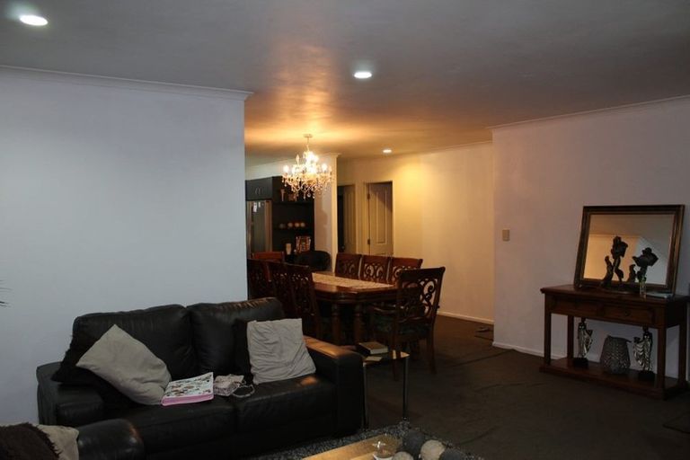 Photo of property in 38 Glenveagh Park Drive, Weymouth, Auckland, 2103