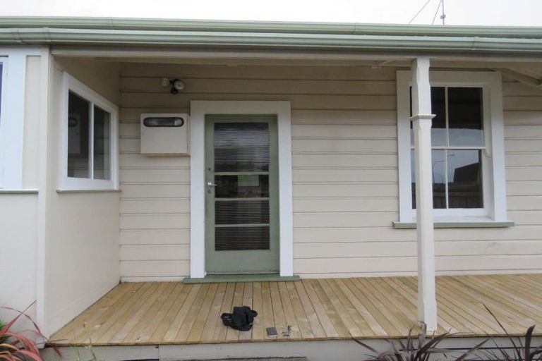 Photo of property in 60 Morley Street, New Plymouth, 4310