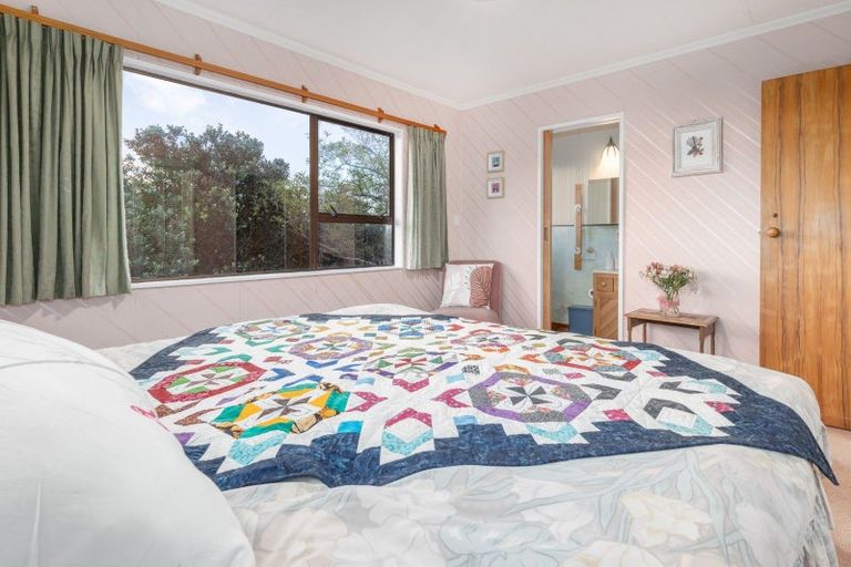 Photo of property in 17 Kinloch Place, Papakowhai, Porirua, 5024