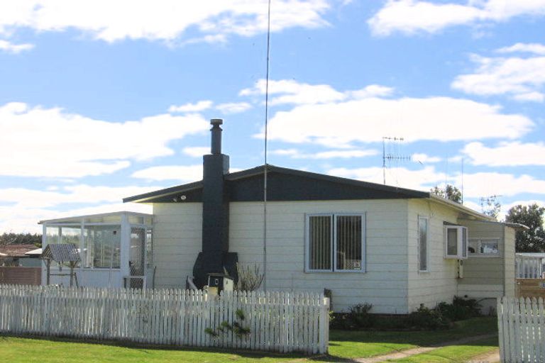 Photo of property in 8 Hart Street, Foxton Beach, Foxton, 4815