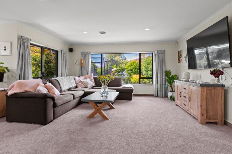 Photo of property in 6 Runanga Grove, Waikanae, 5036