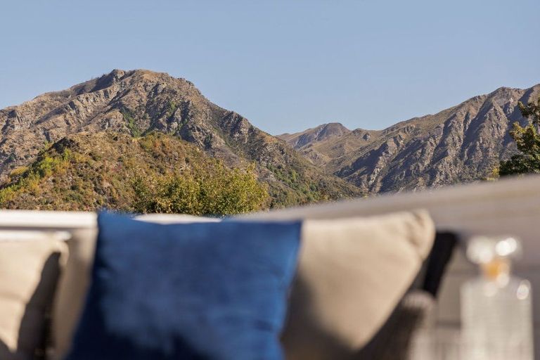 Photo of property in 13 Argyle Place, Arrowtown, 9302