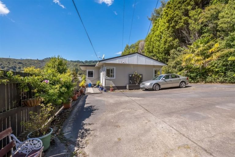 Photo of property in 12 Kopara Grove, Stokes Valley, Lower Hutt, 5019