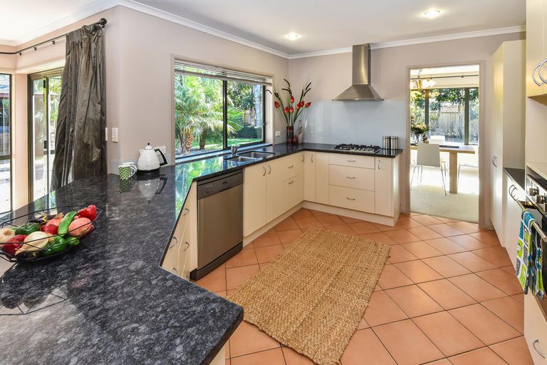 Photo of property in 23 Glenross Drive, Wattle Downs, Auckland, 2103