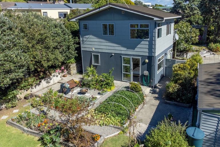 Photo of property in 15 Napier Grove, Waikanae Beach, Waikanae, 5036