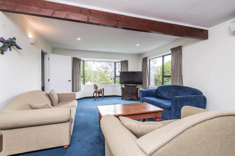 Photo of property in 39 Thatcher Crescent, Crofton Downs, Wellington, 6035