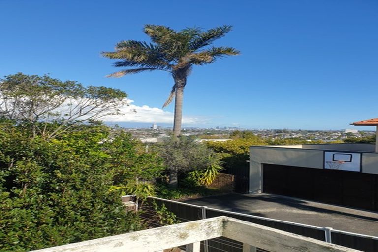 Photo of property in 2/8 Rahopara Street, Castor Bay, Auckland, 0620