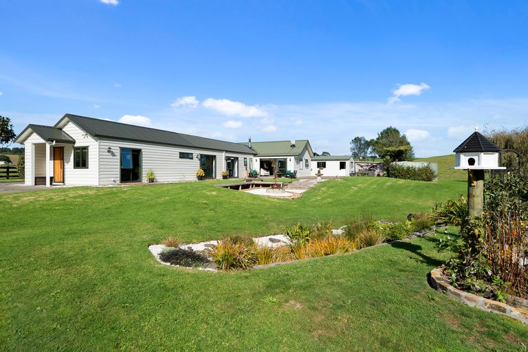 Photo of property in 110 Farmpark Road, Waiuku, 2681