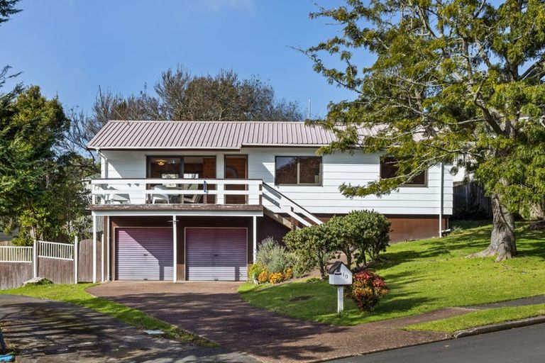 Photo of property in 10 Eagleson Street, Northcross, Auckland, 0632