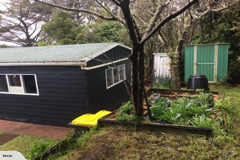 Photo of property in 115 Piha Road, Piha, New Lynn, 0772