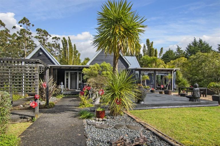 Photo of property in 305 Whananaki Road North, Opuawhanga, Hikurangi, 0181