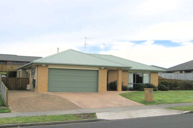 Photo of property in 16 Limousin Place, Grandview Heights, Hamilton, 3200