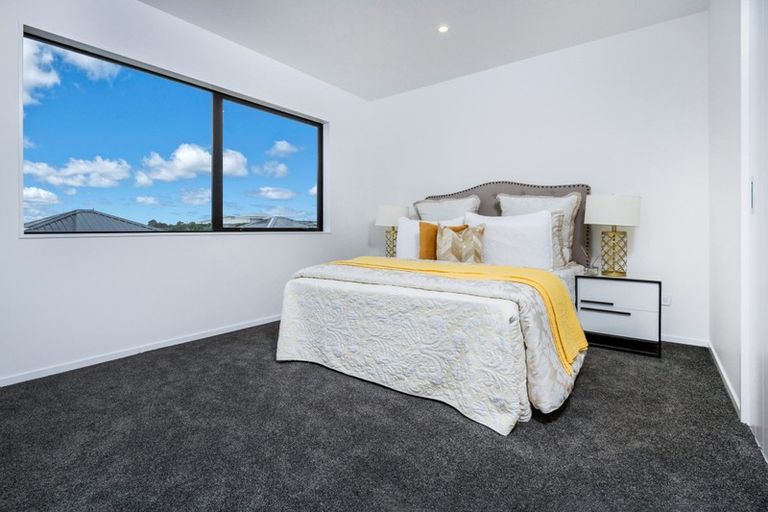 Photo of property in 4/19 Kingdale Road, Henderson, Auckland, 0610
