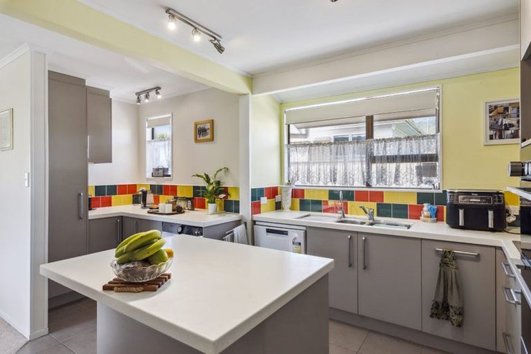 Photo of property in 20 Rimu Street, Waikanae, 5036