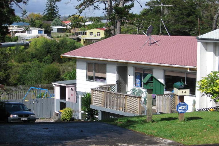 Photo of property in 12 Talavera Place, Te Atatu South, Auckland, 0602