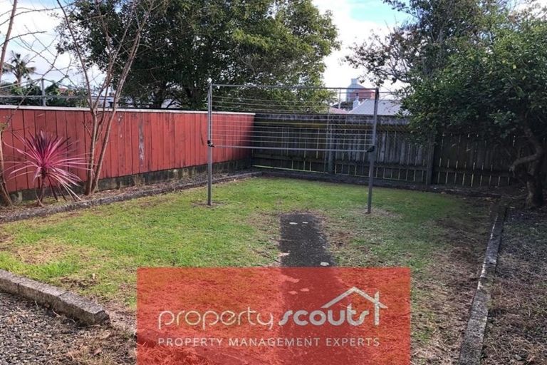 Photo of property in 115 Pendarves Street, New Plymouth, 4312
