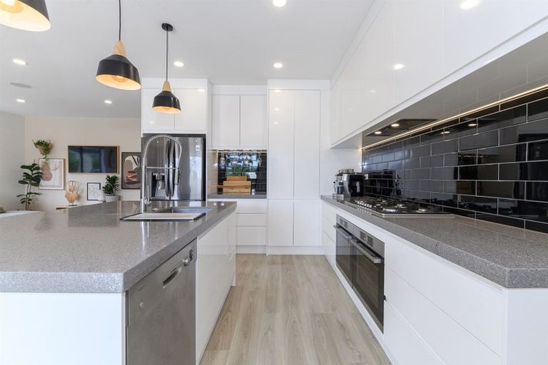 Photo of property in 14 Walter Ruddock Avenue, Kumeu, 0810