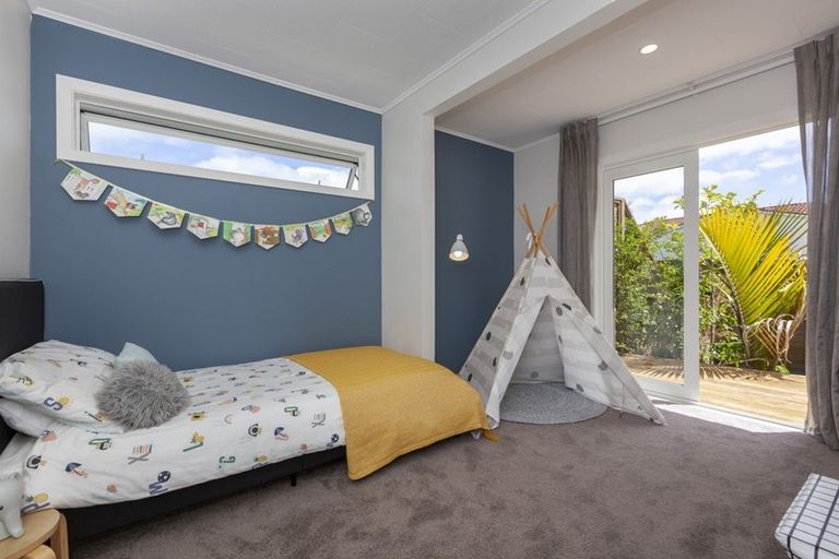 Photo of property in 9 Nugget Grove, Raumati Beach, Paraparaumu, 5032