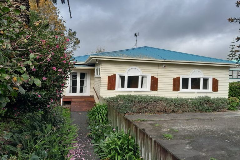 Photo of property in 94 Queen Street, Waiuku, 2123