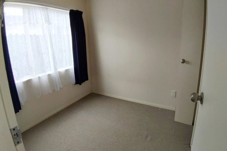 Photo of property in 10 Granville Drive, Massey, Auckland, 0614