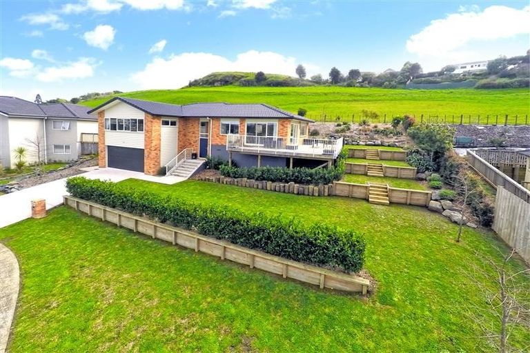 Photo of property in 17 Bob Craig Place, Pukekohe, 2120