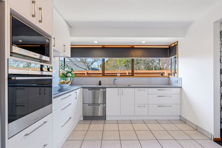 Photo of property in 14 Addison Place, Halswell, Christchurch, 8025