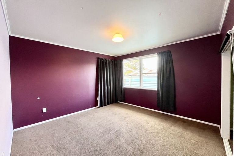 Photo of property in 25 Lendic Avenue, Henderson, Auckland, 0612