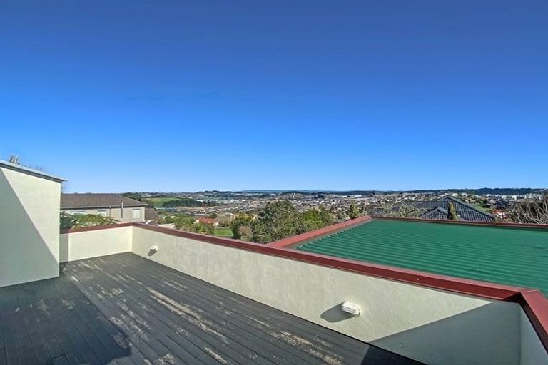 Photo of property in 24 Taroka Close, Pinehill, Auckland, 0632