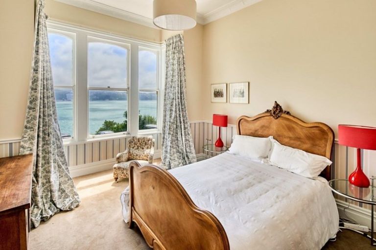 Photo of property in 19 The Crescent, Roseneath, Wellington, 6011