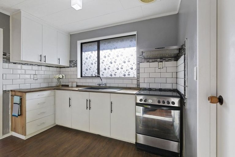 Photo of property in 28 Beaumaris Crescent, Ascot Park, Porirua, 5024