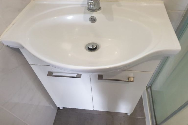 Photo of property in 2/171 Bruce Mclaren Road, Henderson, Auckland, 0612