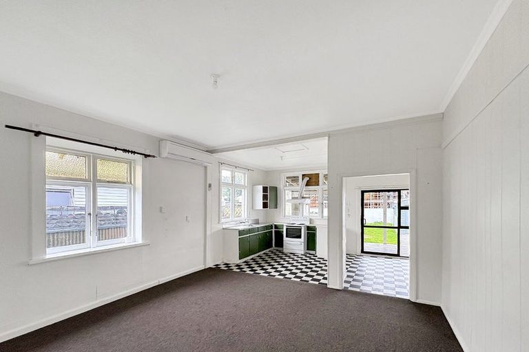 Photo of property in 16 Marne Street, Hokowhitu, Palmerston North, 4410