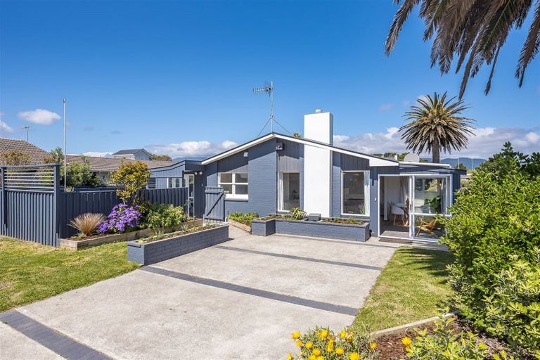 Photo of property in 186 Manly Street, Paraparaumu Beach, Paraparaumu, 5032