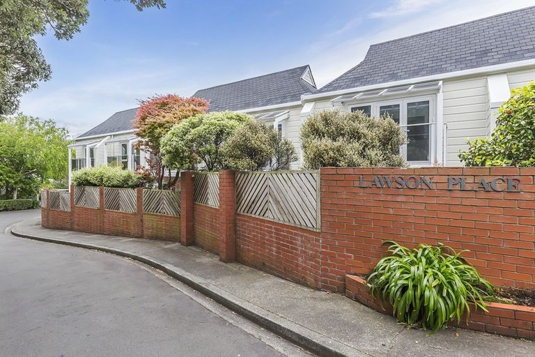 Photo of property in 15 Lawson Place, Mount Victoria, Wellington, 6011