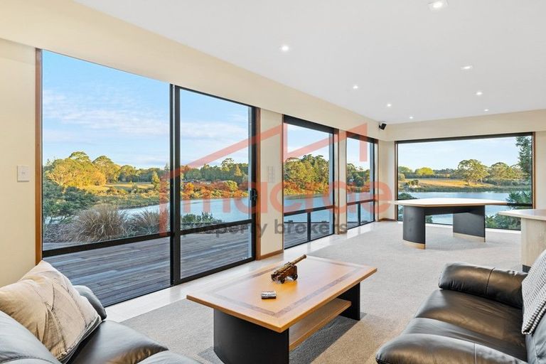 Photo of property in 111 Riverland Road, Kumeu, 0892