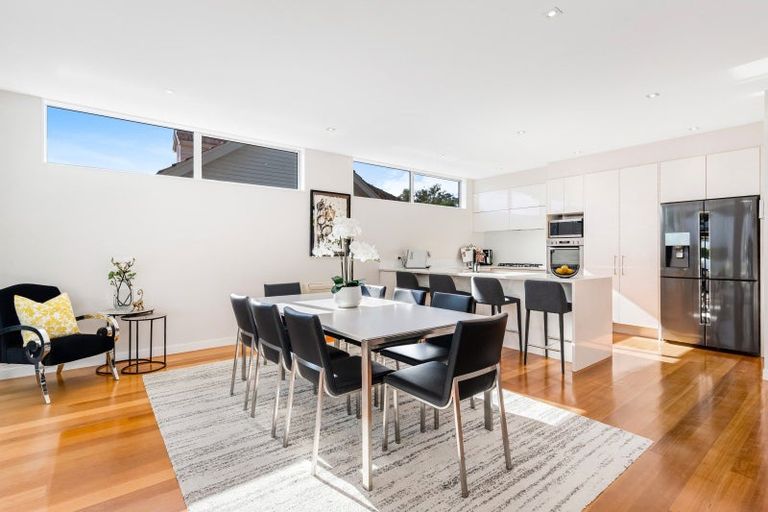 Photo of property in 33 Luplau Crescent, Cockle Bay, Auckland, 2014
