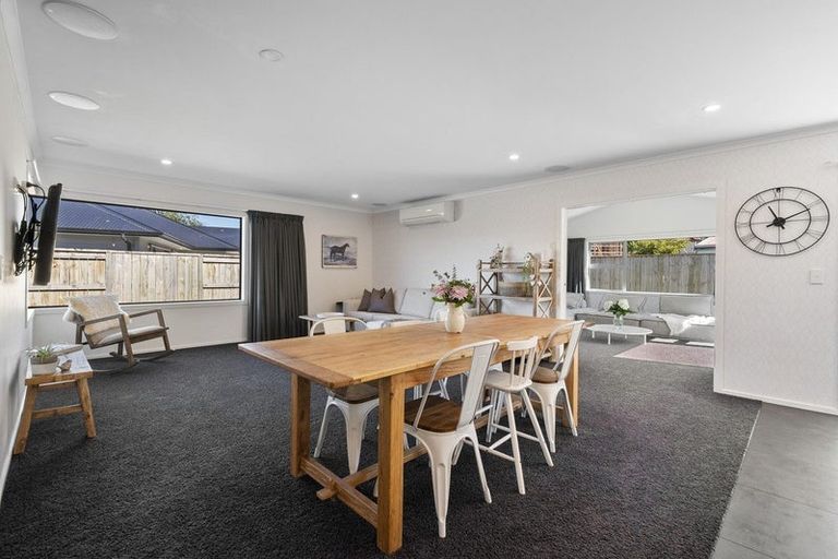 Photo of property in 6 Waimarama Court, Roslyn, Palmerston North, 4414