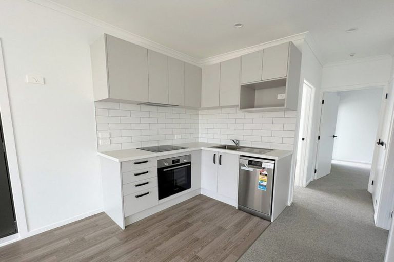 Photo of property in 2/1085 Heaphy Terrace, Hamilton