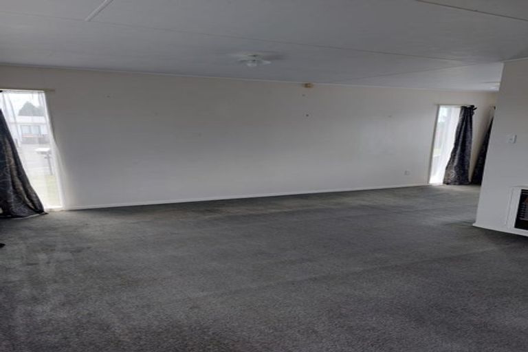 Photo of property in 42 Acacia Street, Kelvin Grove, Palmerston North, 4414