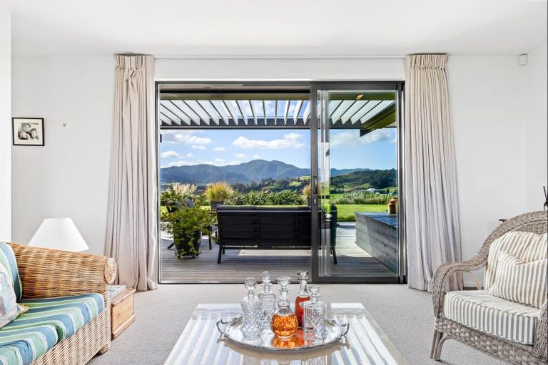 Photo of property in 16 Tamahunga Drive, Matakana, Warkworth, 0985