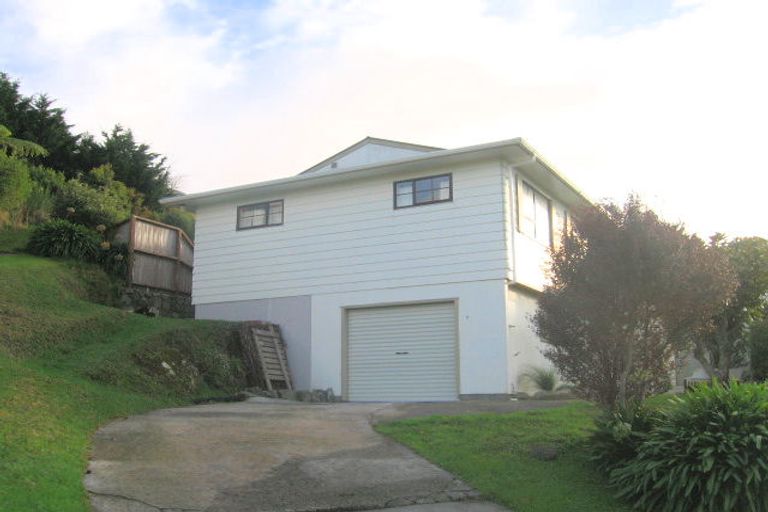 Photo of property in 14 Forglen Place, Tawa, Wellington, 5028
