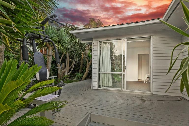 Photo of property in 26 Hartley Terrace, Massey, Auckland, 0614