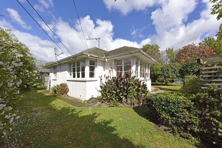 Photo of property in 1/15 Defoe Place, Waltham, Christchurch, 8023