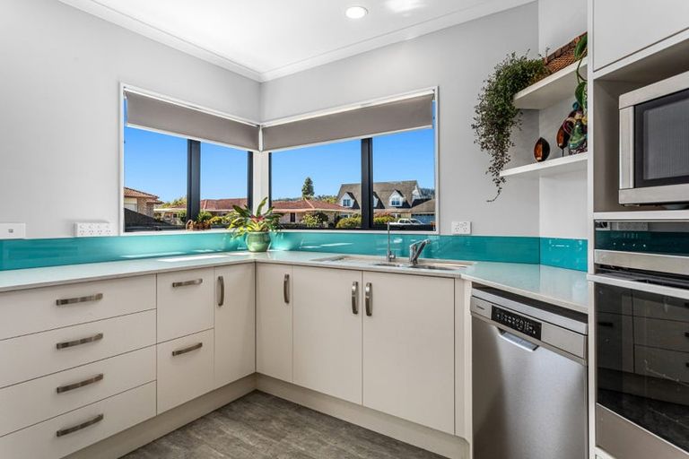 Photo of property in 21 Edgewater Grove, Whakatane, 3120