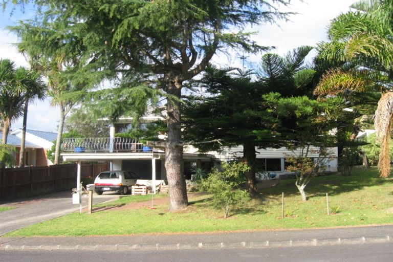 Photo of property in 38 Normanton Street, Glenfield, Auckland, 0629