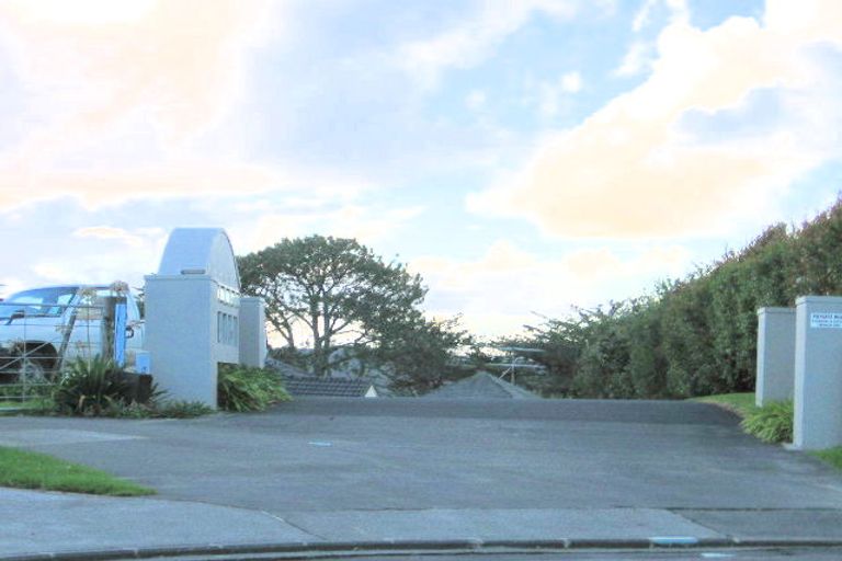 Photo of property in 77 Matija Place, Red Beach, 0932