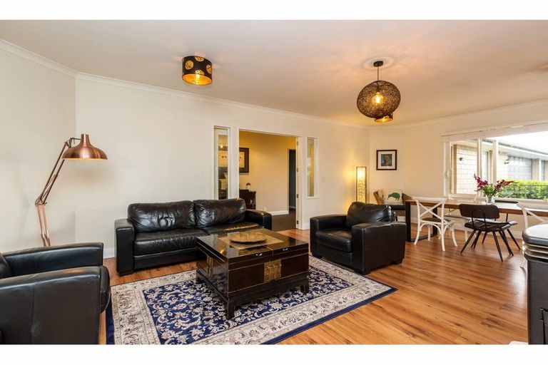 Photo of property in 16 Holiday Drive, Mairehau, Christchurch, 8052