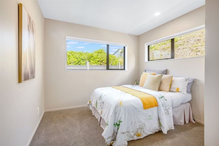 Photo of property in 32 Tongariro Drive, Aotea, Porirua, 5024