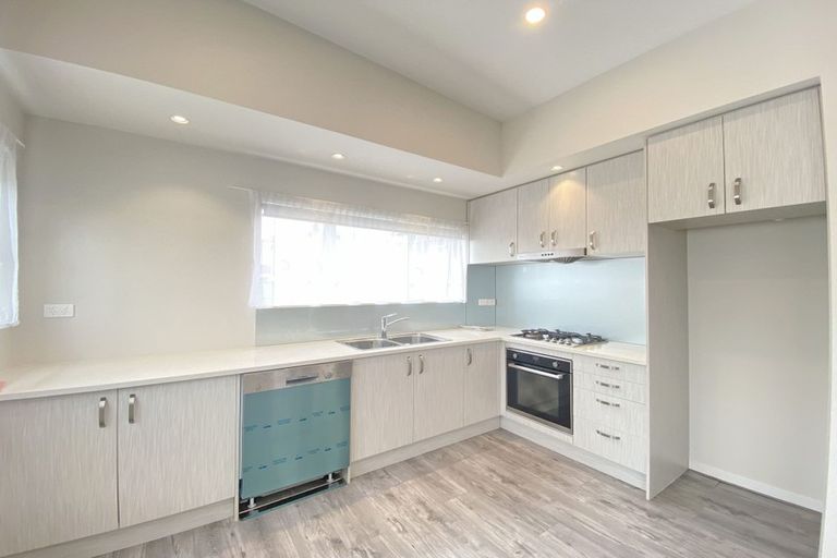 Photo of property in 109 Reeves Road, Pakuranga Heights, Auckland, 2010